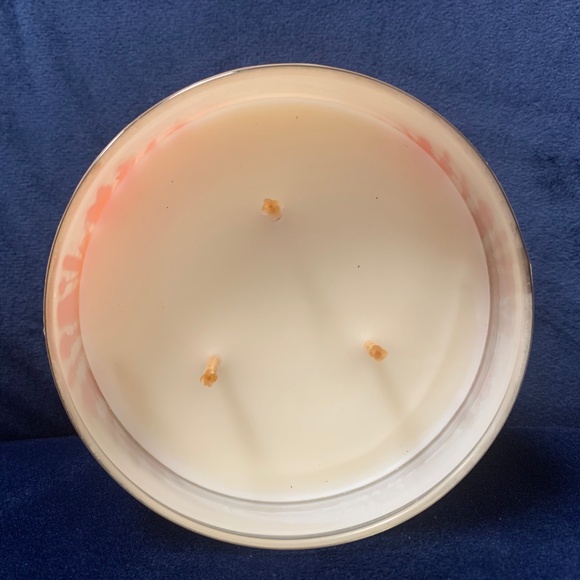 Bath and Body Works 3 wick candle - Picture 2 of 3